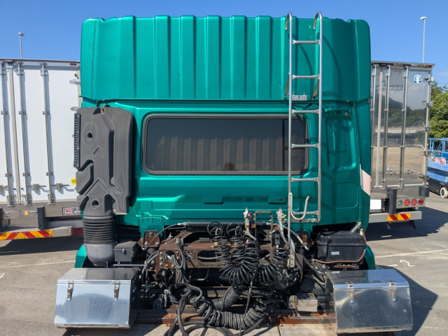 UDトラックス（日産） クオン 大型 トラクタ QKG-GK6XAB(109674) 14枚目