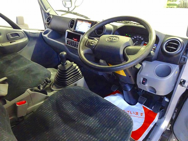 トヨタ ダイナ 小型 平ボディ 2KG-XZC645(95371) 5枚目