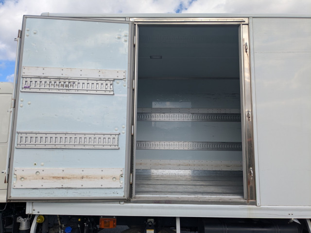 日野 レンジャー 中型 冷凍冷蔵バン 2KG-FD2ABG(95386) 31枚目