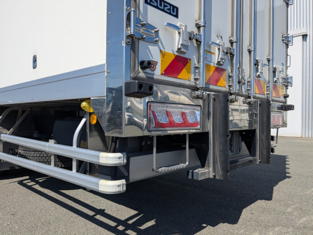 いすゞ ギガ 大型 冷凍冷蔵バン 2PG-CYJ77C(95396) 6枚目