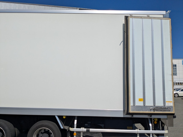 いすゞ ギガ 大型 冷凍冷蔵バン 2PG-CYJ77C(95396) 10枚目