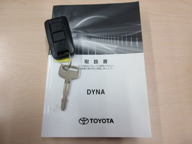 トヨタ ダイナ 小型 平ボディ 2PG-XZU722(95400) 5枚目