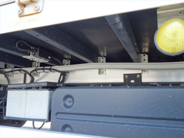 いすゞ フォワード 中型 アルミウィング 2RG-FRR90T2(95411) 9枚目