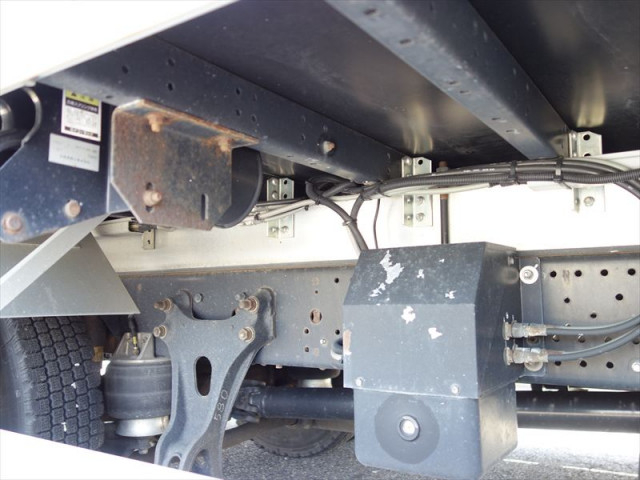 いすゞ フォワード 中型 アルミウィング 2RG-FRR90T2(95411) 10枚目