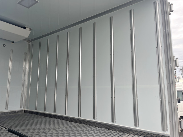 いすゞ エルフ 小型 冷凍冷蔵バン 2RG-NMR88AN(95413) 11枚目