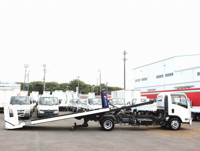 いすゞ エルフ 小型 車載専用車 2RG-NPR88AN(95414) 4枚目