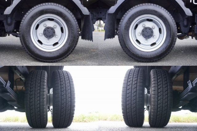 いすゞ エルフ 小型 Wキャブ 2RG-NJR88A(95415) 33枚目