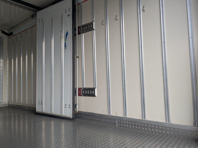 いすゞ エルフ 小型 冷凍冷蔵バン 2RG-NPR88AN(95417) 14枚目