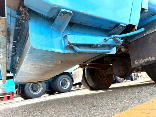 いすゞ フォワード 中型 塵芥車（プレス式） 2RG-FRR90S2(95432) 19枚目