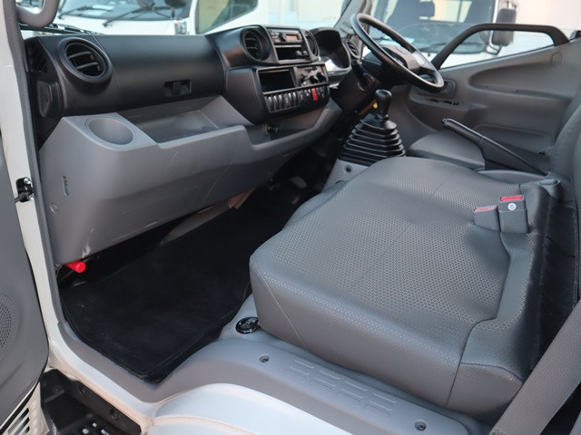 日野 デュトロ 小型 平ボディ 2RG-XZU605M(95449) 31枚目