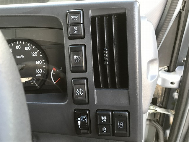 いすゞ エルフ 小型 車載専用車 2RG-NPR88AN(95467) 31枚目