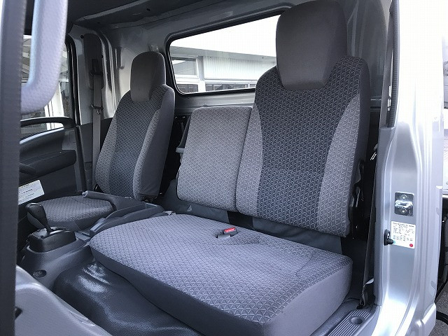 いすゞ エルフ 小型 車載専用車 2RG-NPR88AN(95467) 43枚目