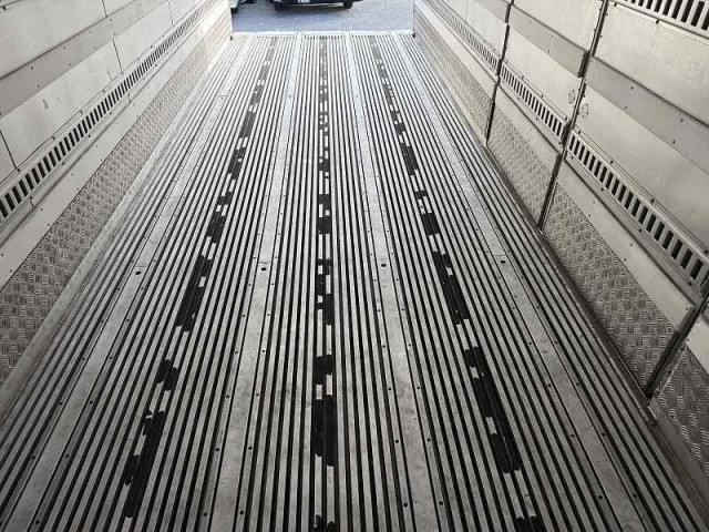 いすゞ フォワード 中型 冷凍冷蔵バン 2PG-FRR90T2(95476) 16枚目