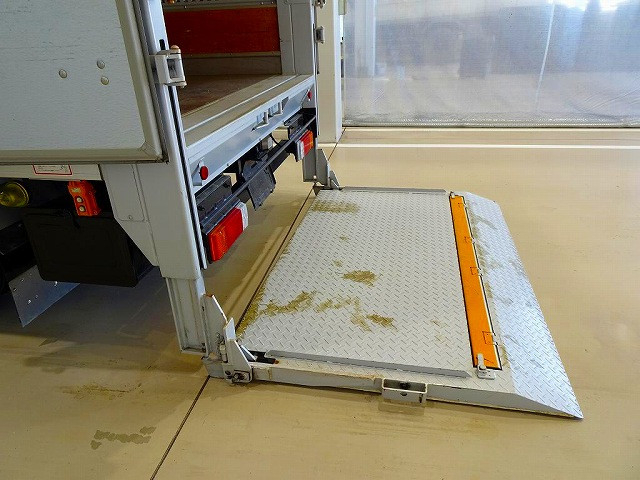 トヨタ トヨエース 小型 アルミバン TPG-XZU605(95494) 29枚目