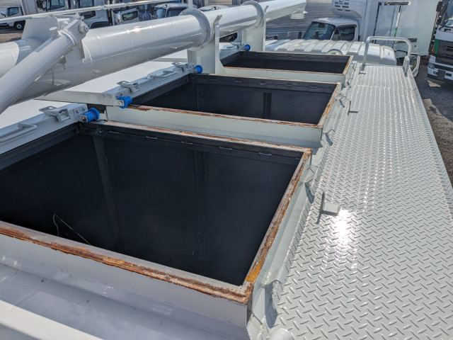 三菱ふそう ファイター 中型 バルク車 2KG-FK62F(95518) 16枚目