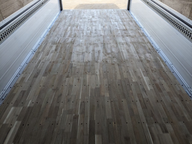 UDトラックス（日産） コンドル 中型 アルミウィング 2RG-BRR90T2(95550) 17枚目