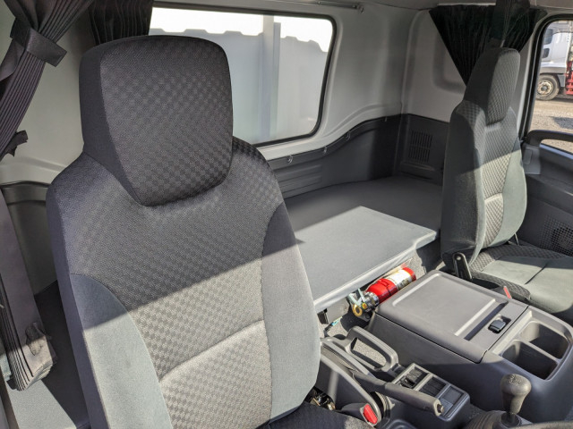 UDトラックス（日産） コンドル 中型 アルミウィング 2RG-BRR90T2(95550) 40枚目