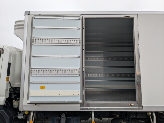 いすゞ フォワード 中型 冷凍冷蔵バン TKG-FRR90S2(95561) 31枚目