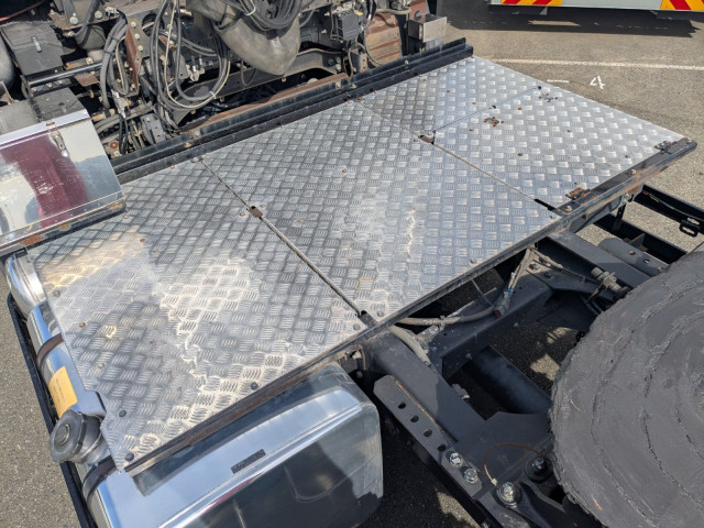 UDトラックス（日産） クオン 大型 トラクタ（シングル） QKG-GK6XAD(95562) 11枚目