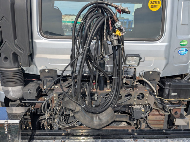 UDトラックス（日産） クオン 大型 トラクタ（シングル） QKG-GK6XAD(95562) 14枚目