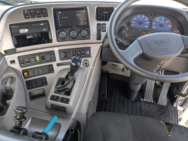 UDトラックス（日産） クオン 大型 トラクタ（シングル） QKG-GK6XAD(95562) 27枚目