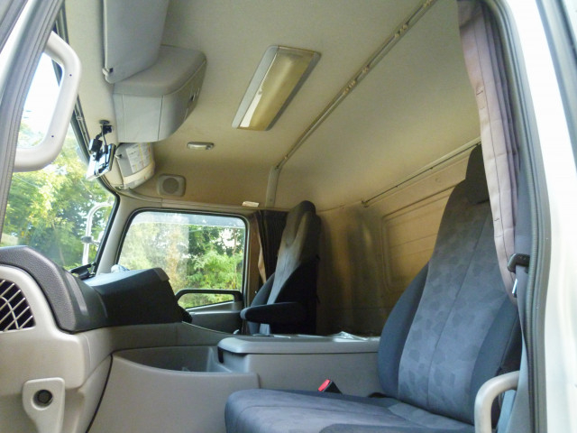 UDトラックス（日産） クオン 大型 アルミウィング 2PG-CG5CA(95564) 35枚目