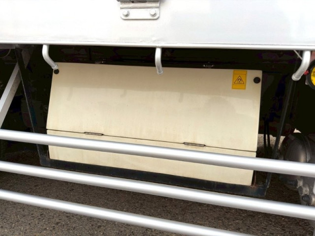 UDトラックス（日産） クオン 大型 平ボディ 2PG-CG5CE(95565) 10枚目