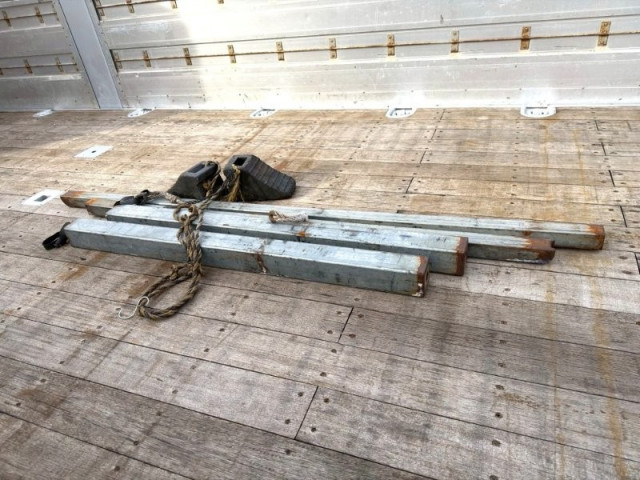 UDトラックス（日産） クオン 大型 平ボディ 2PG-CG5CE(95565) 14枚目