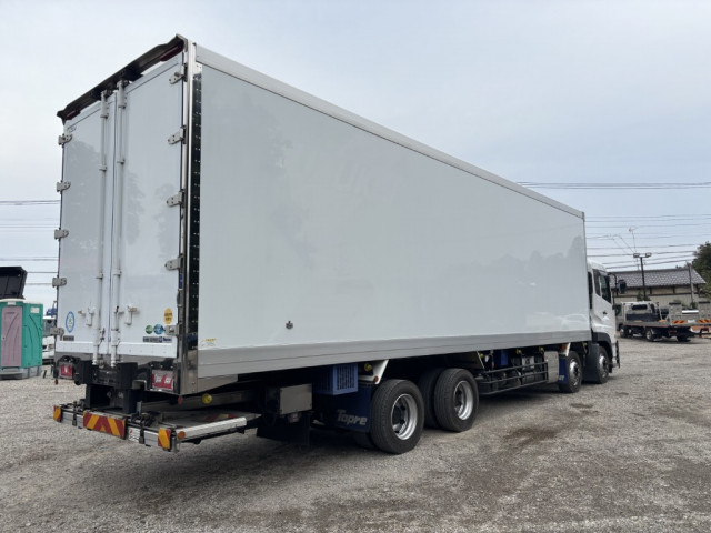 UDトラックス（日産） クオン 大型 冷凍冷蔵バン 2PG-CG5CA(95574) 3枚目