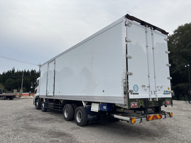 UDトラックス（日産） クオン 大型 冷凍冷蔵バン 2PG-CG5CA(95574) 4枚目