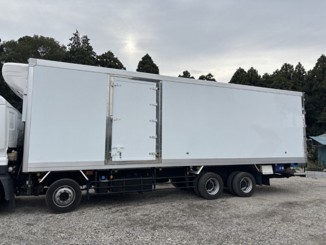 UDトラックス（日産） クオン 大型 冷凍冷蔵バン 2PG-CG5CA(95574) 7枚目