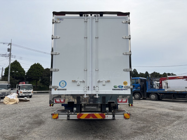 UDトラックス（日産） クオン 大型 冷凍冷蔵バン 2PG-CG5CA(95574) 9枚目