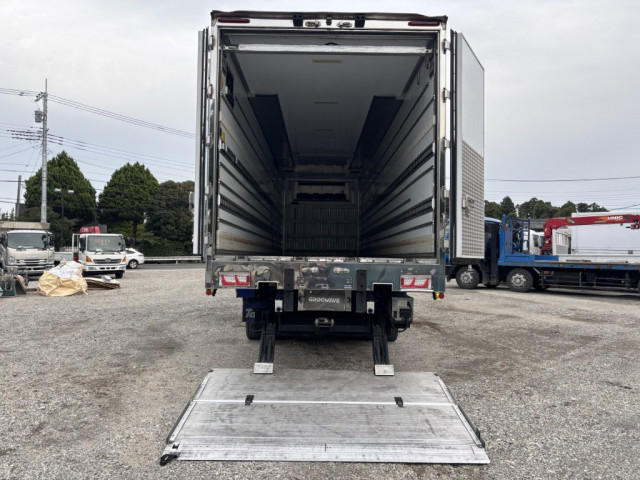 UDトラックス（日産） クオン 大型 冷凍冷蔵バン 2PG-CG5CA(95574) 10枚目