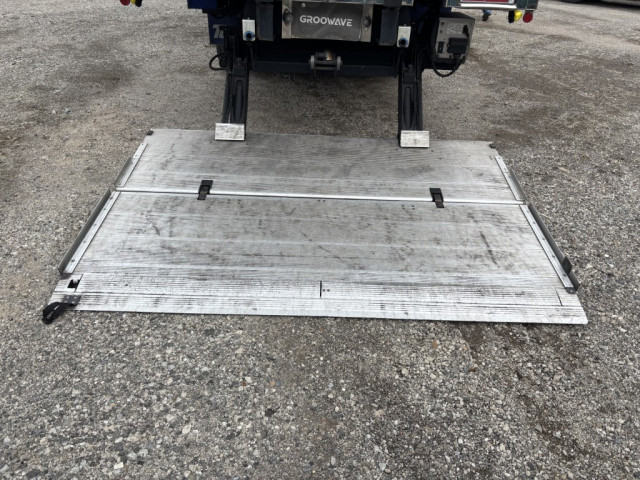 UDトラックス（日産） クオン 大型 冷凍冷蔵バン 2PG-CG5CA(95574) 11枚目