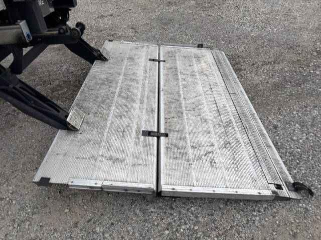 UDトラックス（日産） クオン 大型 冷凍冷蔵バン 2PG-CG5CA(95574) 12枚目