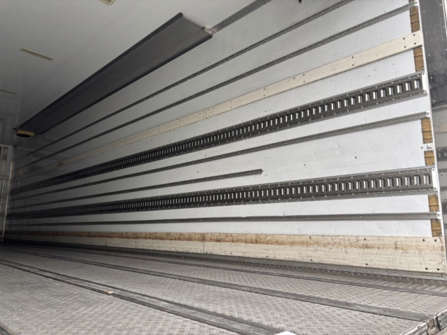 UDトラックス（日産） クオン 大型 冷凍冷蔵バン 2PG-CG5CA(95574) 15枚目