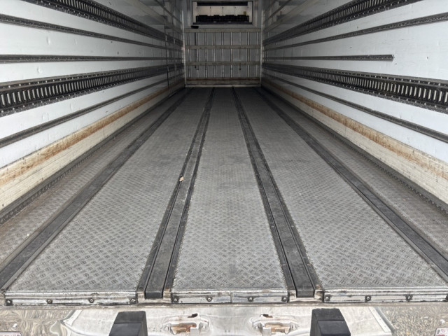 UDトラックス（日産） クオン 大型 冷凍冷蔵バン 2PG-CG5CA(95574) 16枚目