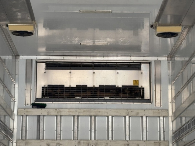 UDトラックス（日産） クオン 大型 冷凍冷蔵バン 2PG-CG5CA(95574) 19枚目