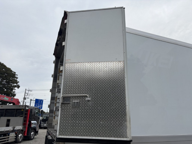 UDトラックス（日産） クオン 大型 冷凍冷蔵バン 2PG-CG5CA(95574) 20枚目