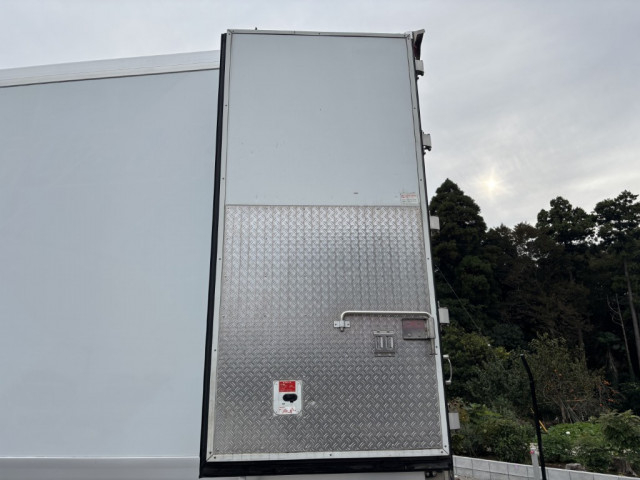 UDトラックス（日産） クオン 大型 冷凍冷蔵バン 2PG-CG5CA(95574) 21枚目