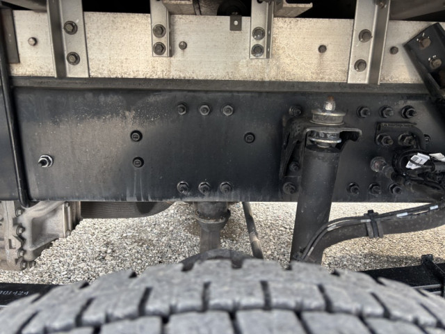 UDトラックス（日産） クオン 大型 冷凍冷蔵バン 2PG-CG5CA(95574) 24枚目