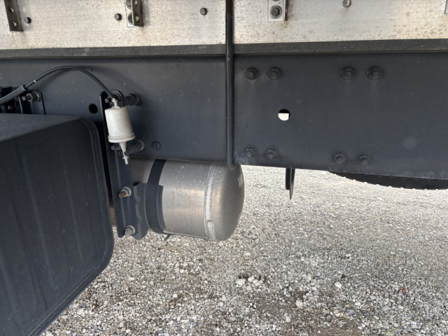 UDトラックス（日産） クオン 大型 冷凍冷蔵バン 2PG-CG5CA(95574) 25枚目