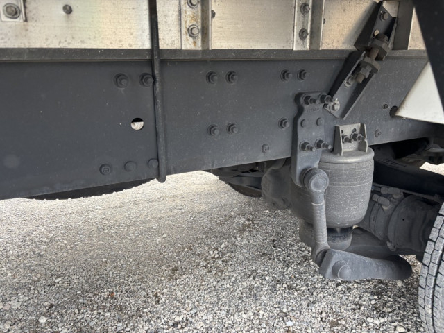 UDトラックス（日産） クオン 大型 冷凍冷蔵バン 2PG-CG5CA(95574) 26枚目