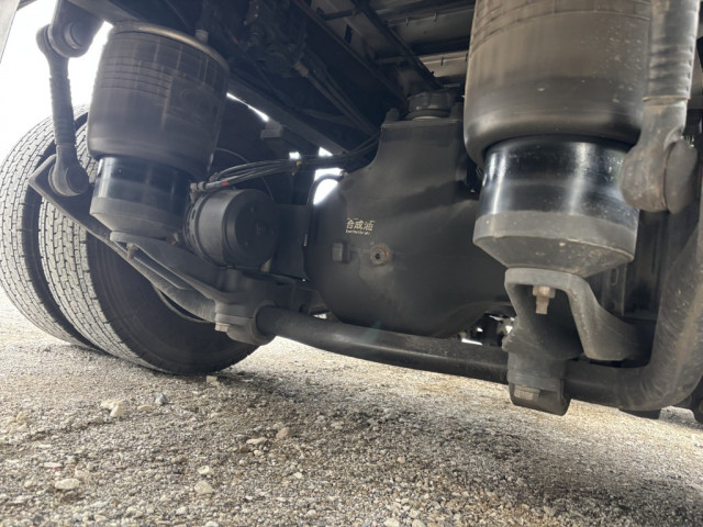 UDトラックス（日産） クオン 大型 冷凍冷蔵バン 2PG-CG5CA(95574) 27枚目