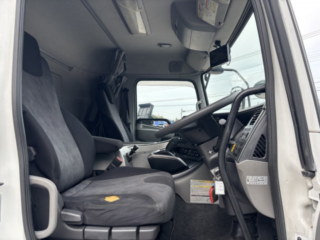 UDトラックス（日産） クオン 大型 冷凍冷蔵バン 2PG-CG5CA(95574) 29枚目