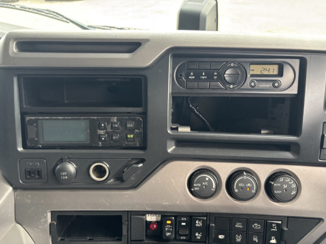 UDトラックス（日産） クオン 大型 冷凍冷蔵バン 2PG-CG5CA(95574) 31枚目