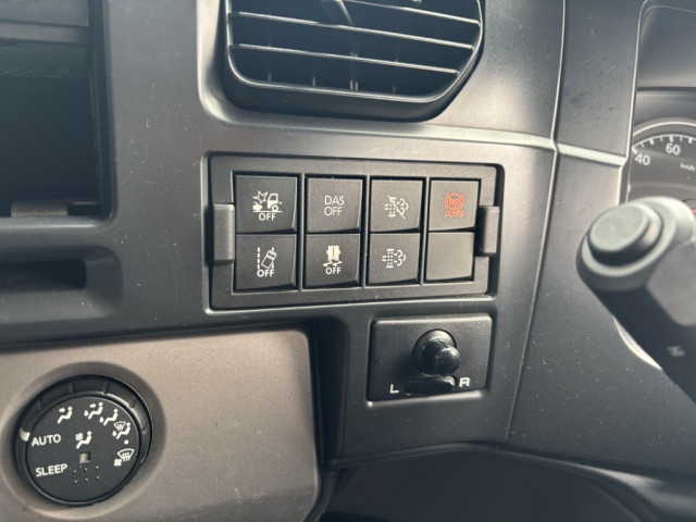 UDトラックス（日産） クオン 大型 冷凍冷蔵バン 2PG-CG5CA(95574) 32枚目