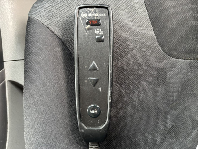 UDトラックス（日産） クオン 大型 冷凍冷蔵バン 2PG-CG5CA(95574) 34枚目