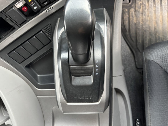 UDトラックス（日産） クオン 大型 冷凍冷蔵バン 2PG-CG5CA(95574) 35枚目