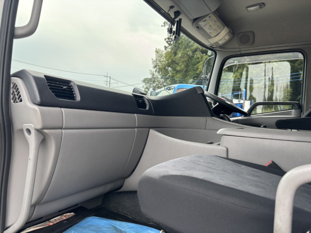 UDトラックス（日産） クオン 大型 冷凍冷蔵バン 2PG-CG5CA(95574) 37枚目